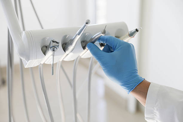 Professional Wisdom Tooth Removal technician working in South Shore, KY